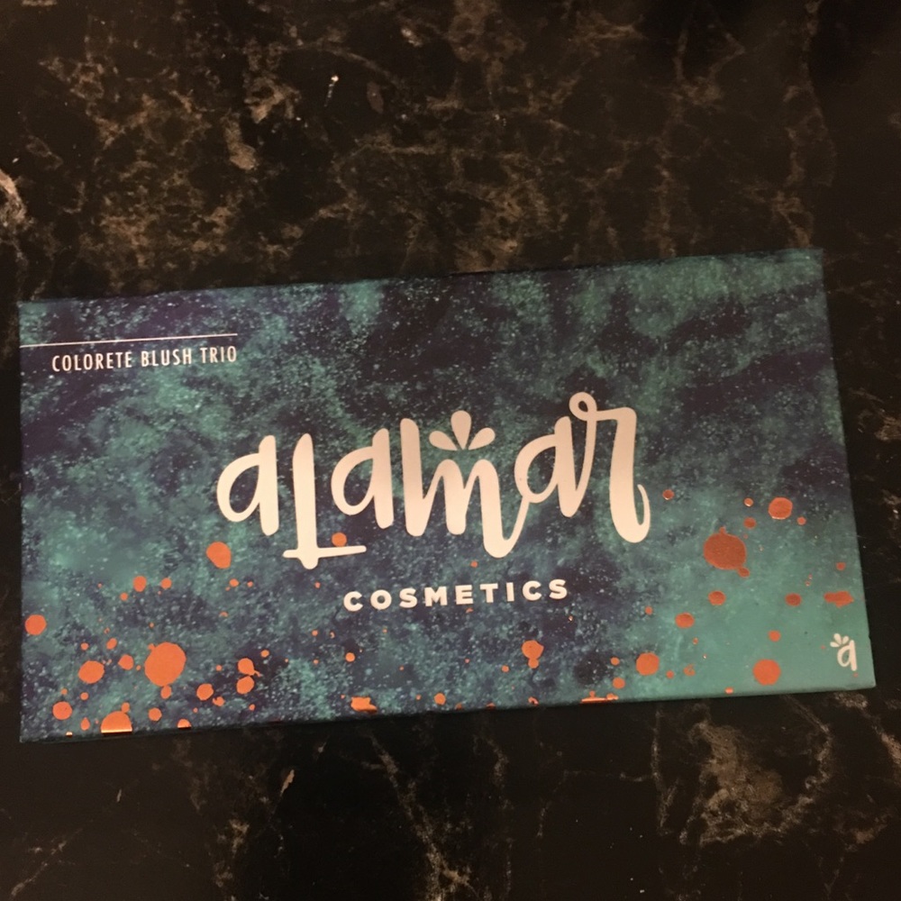Alamar cosmetics blush trio palette ! Brand new !!